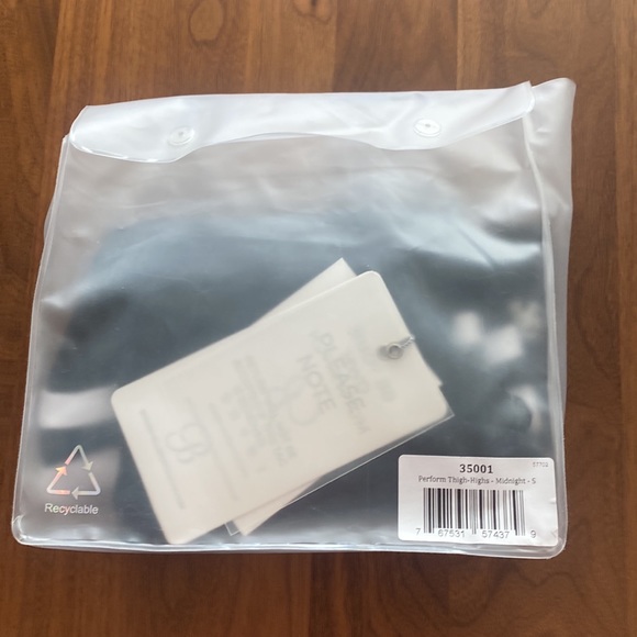 NIB NWT Bombshell Leggings Small - Picture 4 of 5